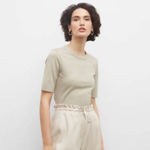 Club Monaco Gray Perfect Tee top size medium like new